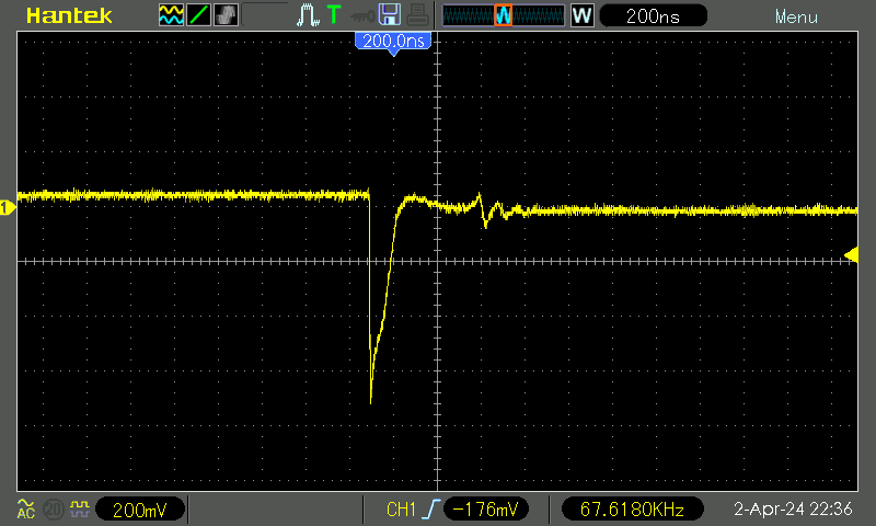 TI NE555, loaded, electrolytic capacitor, 200 ns/div, 200 mV/div